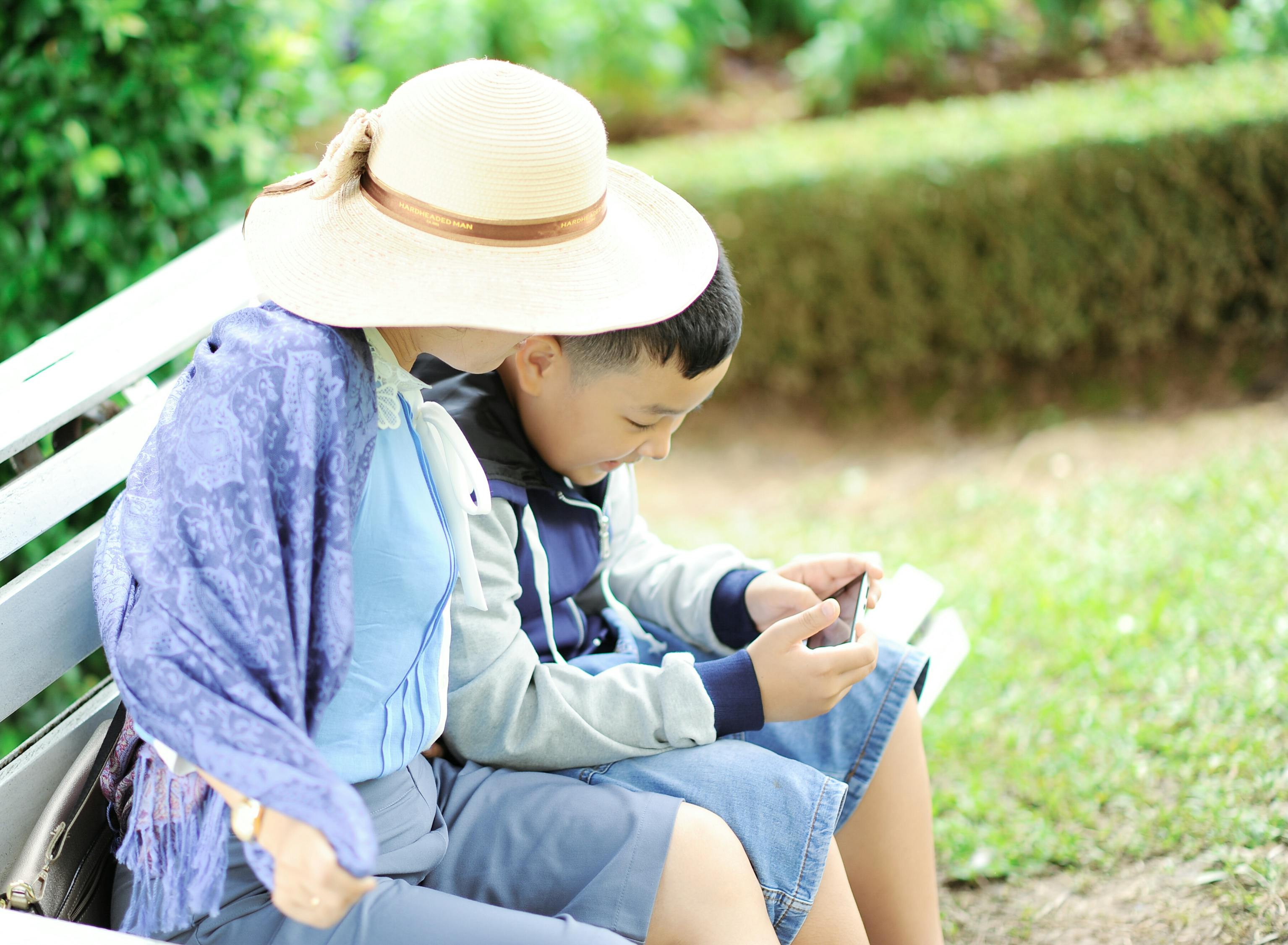 女子净身出户每天把1岁娃锁家里